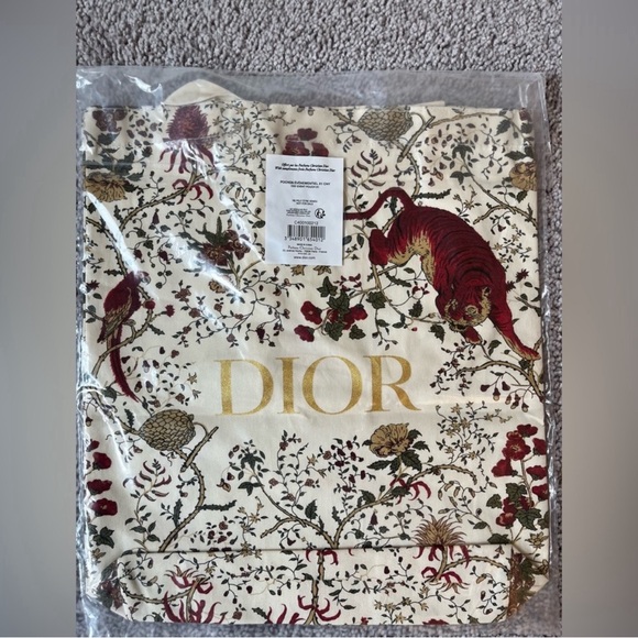 New Christian Dior tiger pattern 2023 Tote Bag Novelty with envelope. - Picture 6 of 6